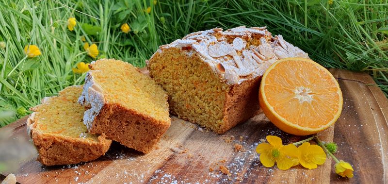 Goldgelber Orangen-Karottenkuchen